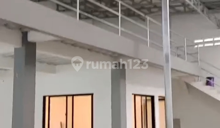 For Rent Warehouse Kapuk Kamal 550m2, Strategic Location, Neat Ready to Use