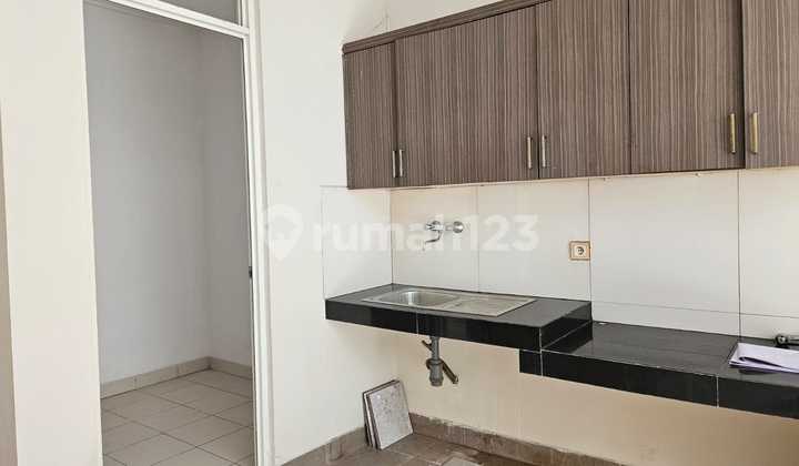 Disewakan Rumah Green Lake 2Lantai 4Kt Rapi Siap Huni 2