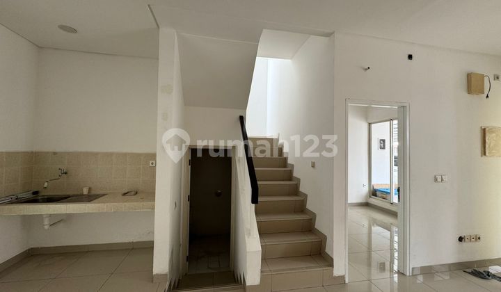 Disewakan Rumah Golf Lake KT 3 , 2Lantai Rapi Siap Huni Disewakan Rumah Golf Lake KT 3 , 2Lantai Rapi Siap Huni