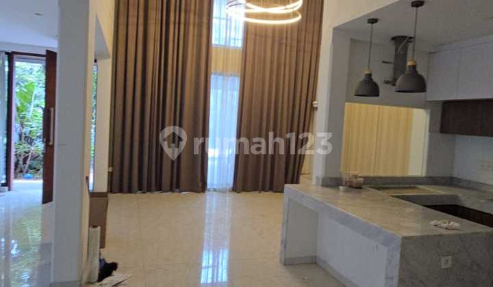 Disewakan Ruko Gandeng , 4Lantai ,Rapi Siap Pakai