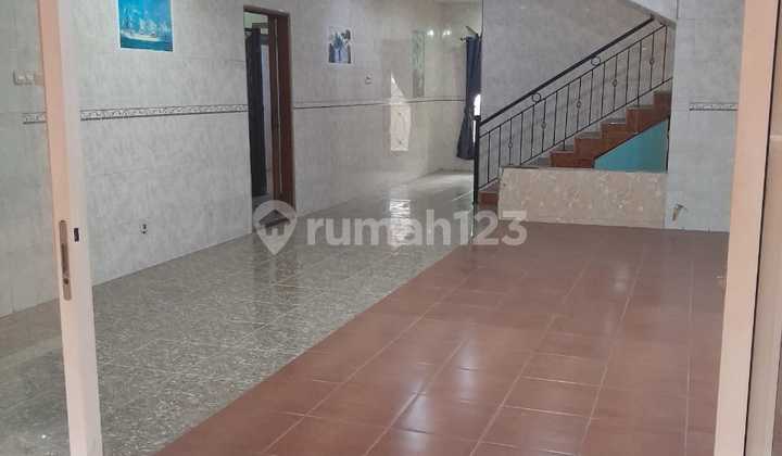 Disewakan Rumah Tamsur 5 Kt 3+1 , 2lantai Rapi Siap Huni 2