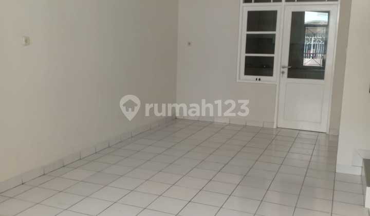For Rent Taman Palem House Kt3+1, Neat and Ready to Occupy 2