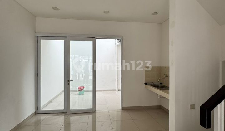 Disewakan Rumah Golf Lake KT 3 , 2Lantai Rapi Siap Huni 2