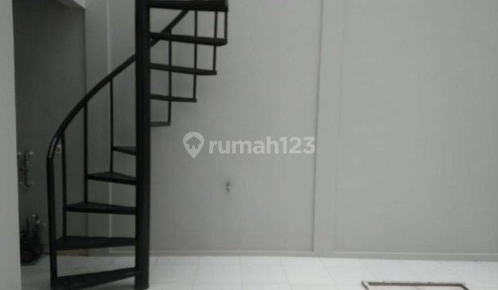 Rumah 2 Lantai Bagus Unfurnished di Cluster Topaz, Tangerang 6