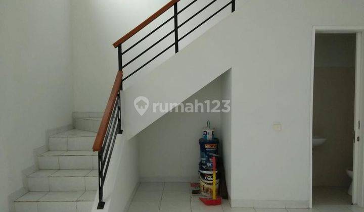 Rumah 2 Lantai Bagus Unfurnished di Cluster Topaz, Tangerang 7