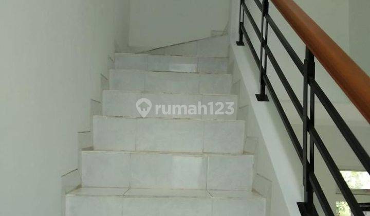 Rumah 2 Lantai Bagus Unfurnished di Cluster Topaz, Tangerang 8