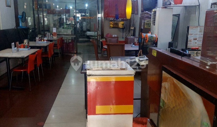 Ruko di jalan raya siap pakai