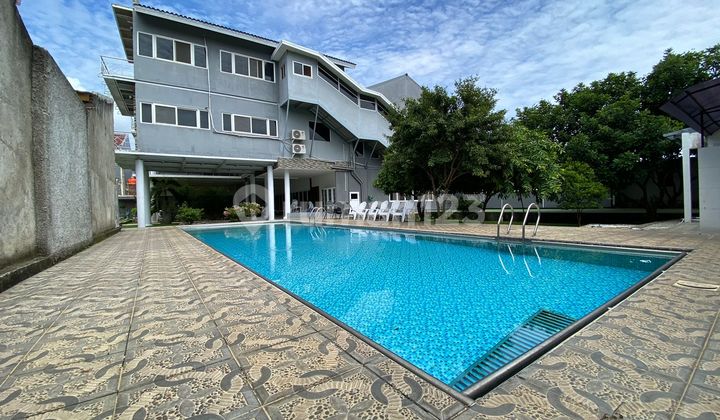 Luxury House and Contents for Sale Near Public Facilities in Purwakarta City