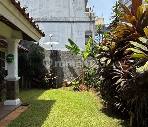A House in a Complex with a Swimming Pool for Rent in Antasari A House in a Complex with a Swimming Pool for Rent in Antasari
