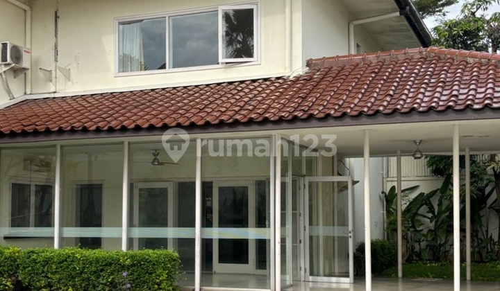 Rumah Besar Cocok Untuk Kantor Strategis Disewakan Rumah Besar Cocok Untuk Kantor Strategis Disewakan