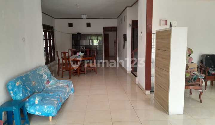 A well-maintained, ready-to-live, serene house in Bintaro Jaya Sector 5 for quick sale. 2