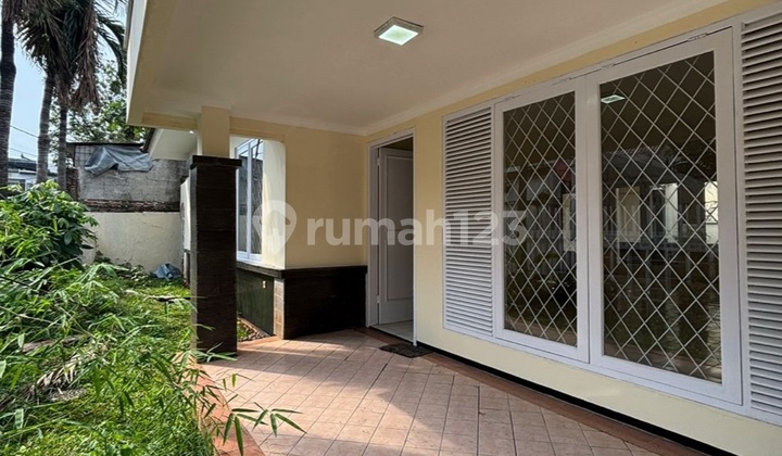 House in Cipete Complex, South Jakarta, Suitable for Office, For Rent