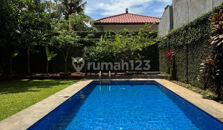 A House in a Complex with a Swimming Pool for Rent in Antasari A House in a Complex with a Swimming Pool for Rent in Antasari