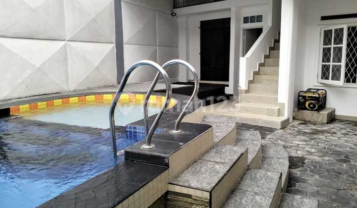 Rumah Strategis Kompleks Bintaro Sektor 6 Pusat Dijual Cepat