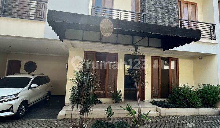 House for Quick Sale in South Jakarta Within a Compound House for Quick Sale in South Jakarta Within a Compound