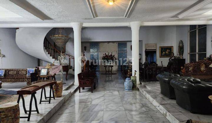 Rumah Spacious Strategis Dijual Di Jakarta Selatan 2