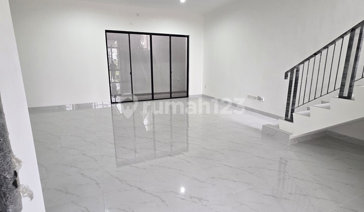 Disewakan Rumah PIK 2 Villa Pasir Putih Uk 8x15 3 kamar 120 Juta! 2