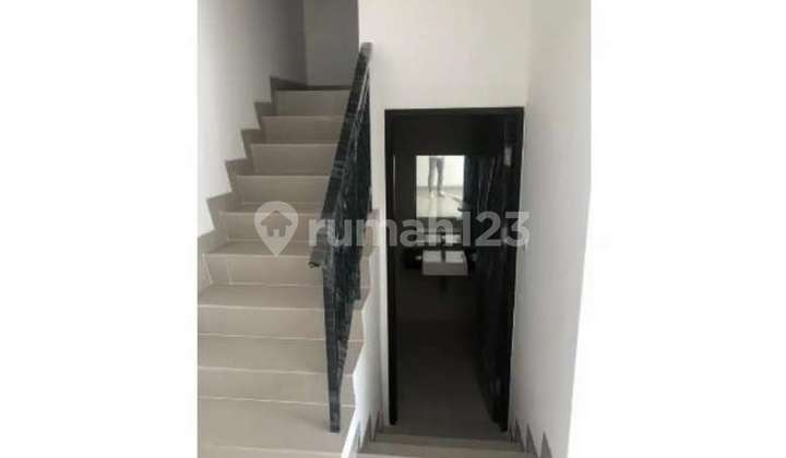 Disewakan Rumah Pik 2 Depan Uk 6X12,5 3 Kamar Cuma 70 Juta/Tahun 2