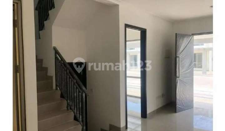 Disewakan Rumah Pik 2 Depan Ukuran 6X12,5 3 Kamar 70 Juta/Thn!! 2