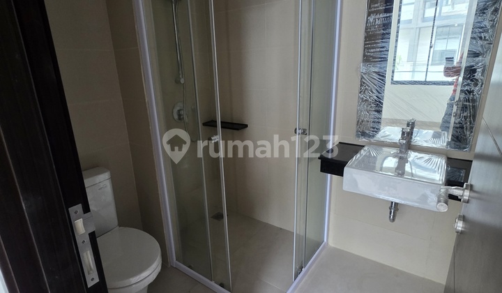 Disewakan Rumah PIK 2 Ukuran 4,5x10 3 Lantai 3 Kamar 65 Juta/Thn! 2