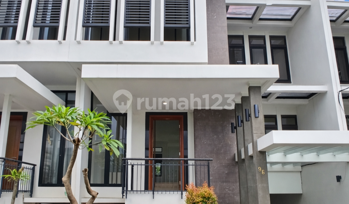 Rumah Cantik Siap Huni di Are Ragunan Jakarta Selatan
