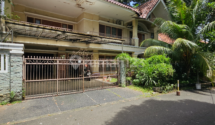 Well-Maintained Old House Attractive Price in Kebayoran Baru Area South Jakarta