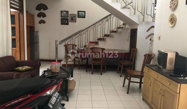 Rumah 2 Lantai di Jalan Labuan, Bandung 2