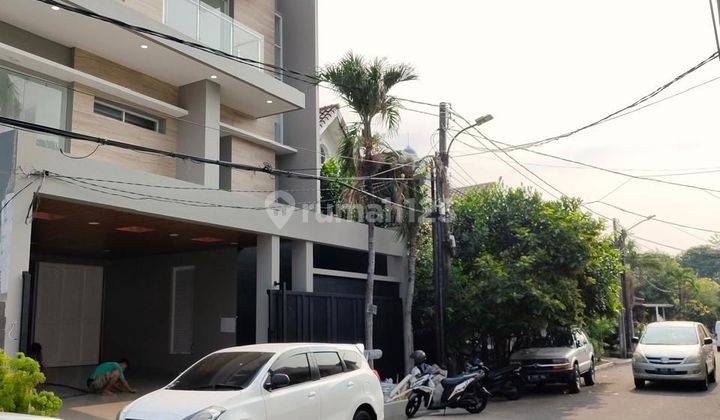 Dijual Rumah 2 Lantai Di Janur Elok Belakang Sport Mall Kelapa Gading, Jakarta Utara
 2