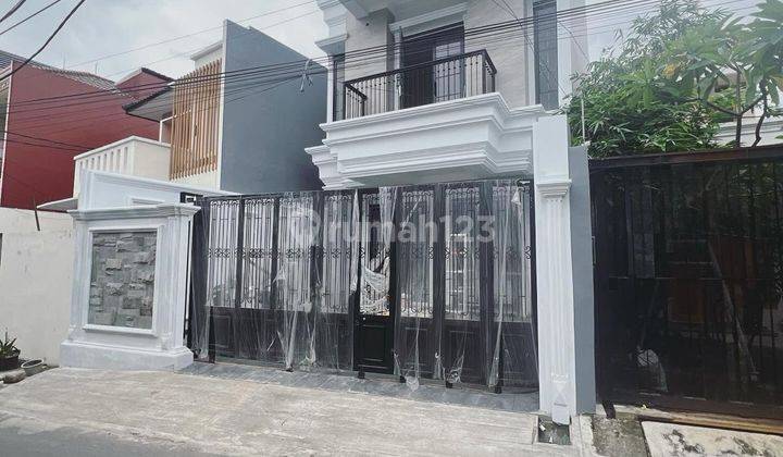 Rumah baru american classic jakarta selatan 1