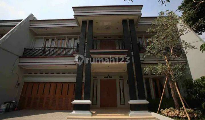 Rumah luas strategis di Kebon jeruk jakarta barat 2 Lantai SHM 1