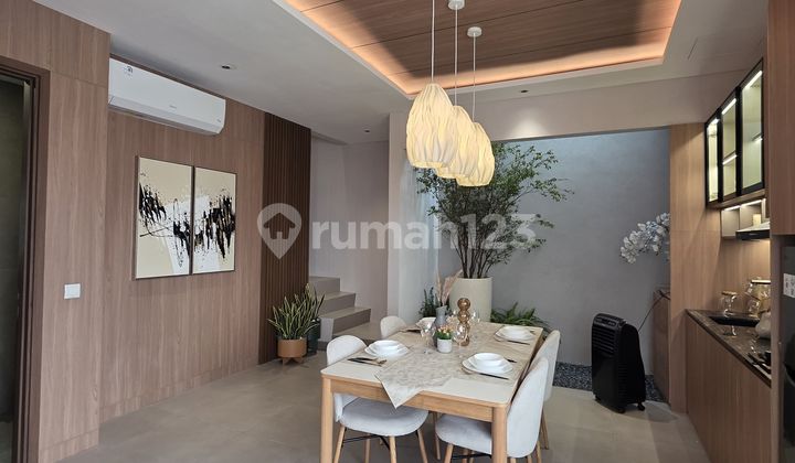 Premium House in the Sunrise West Area of BSD City, Izzi Type 6, Luxurious Living Surrounded by World-Class Facilities in a Strategic Location with Complete Transportation Access 2