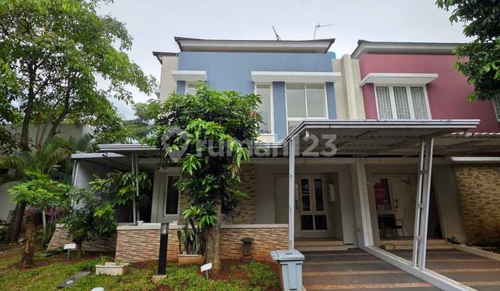 2-Story Hook House Only 5 Minutes to Summarecon Mall Serpong