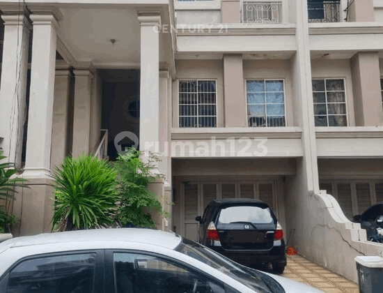 For Sale: Beautiful Ready-to-Live House in Gading Grande, Kelapa Gading