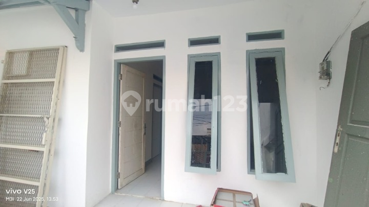 Disewakan Rumah Murah Siap Huni Lokasi di Taman Harapan Baru, Bekasi 1