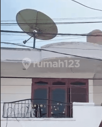 Dijual Rumah di Jalan Raya Perancis Griya 1