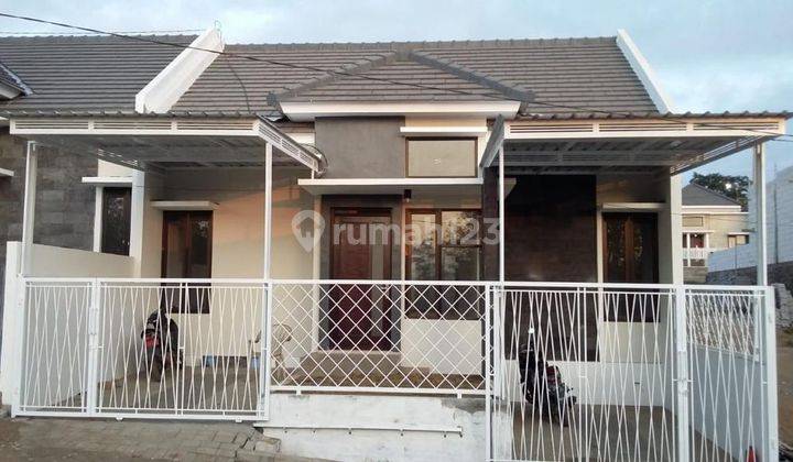 Rumah Cantik Siap Huni Di Merjosari, Malang  2