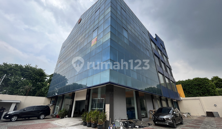 Dijual Gedung 4,5 Lantai Menteng
