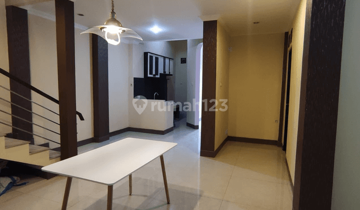 Di  Rumah Griya Loka Bsd Serpong, Tangerang Selatan 2