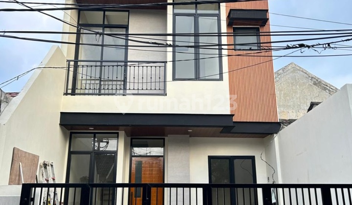 For Sale Beautiful Move-In Ready House in Kencanaloka, BSD Serpong