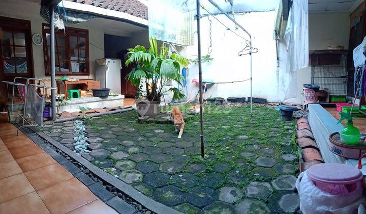 Rumah di Sayap Rajiman
Jl. Weshoft
Bandung SHM Timur 2