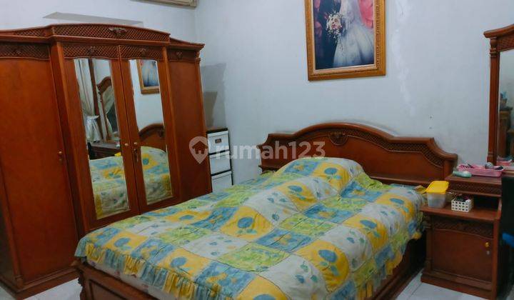 Rumah Semi Furnished Kompleks Perumahan Singgasana 2