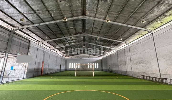 Warehouse Can Padel Profit Near City