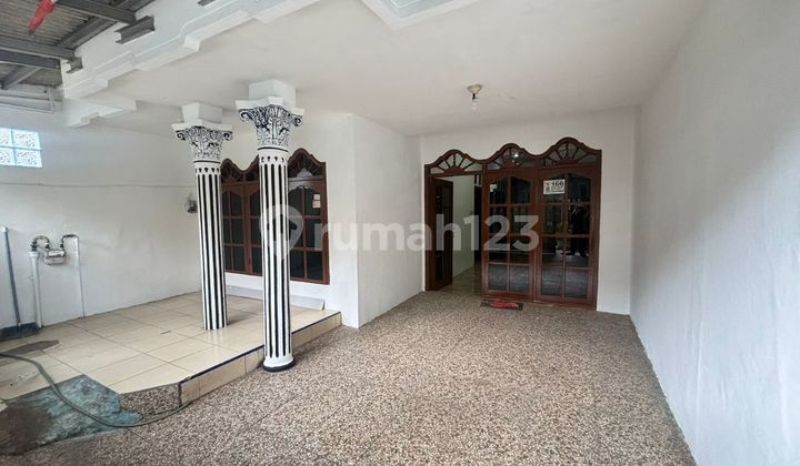 Yearly Rental Two-Story House in Perumnas 1 Tangerang