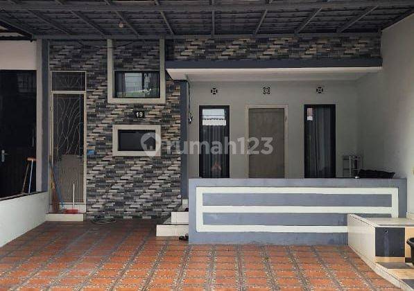 Dijual Rumah Dua Lantai, Rapih Dan Full.renovasi Di Perumahan Palem Semi (cluster) Tangerang 1