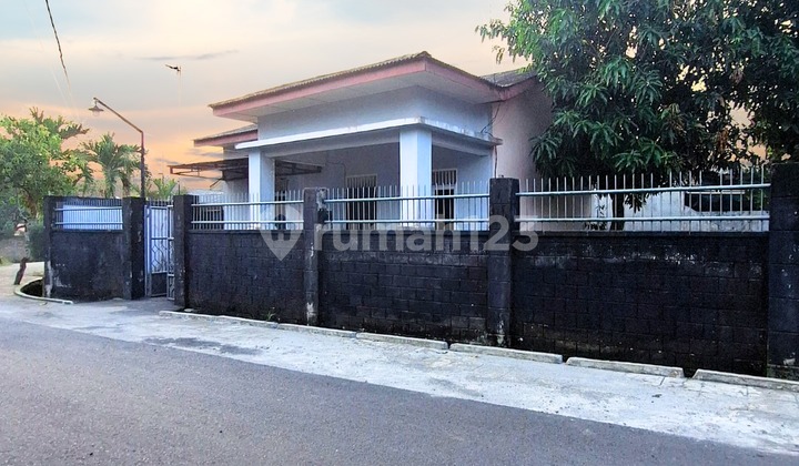 Corner House with Extensive Land and Fresh Air in Patumbak - Deli Serdang