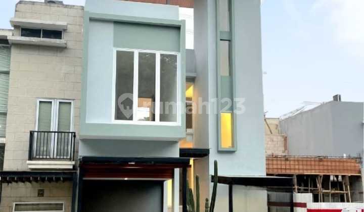 FOR QUICK SALE: BEAUTIFUL 2-STORY HOUSE IN STRATEGIC LOCATION AT KEBAYORAN RESIDENCE BINTARO SECTOR 7 - TANGSEL