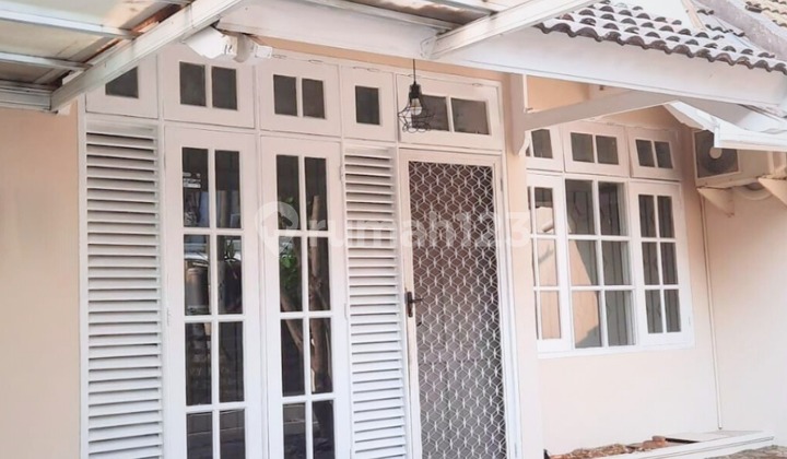 FOR SALE: NEAT AND WELL-MAINTAINED HOUSE IN A STRATEGIC LOCATION AT TAMAN BONA INDAH, CILANDAK LEBAK BULUS, SOUTH JAKARTA