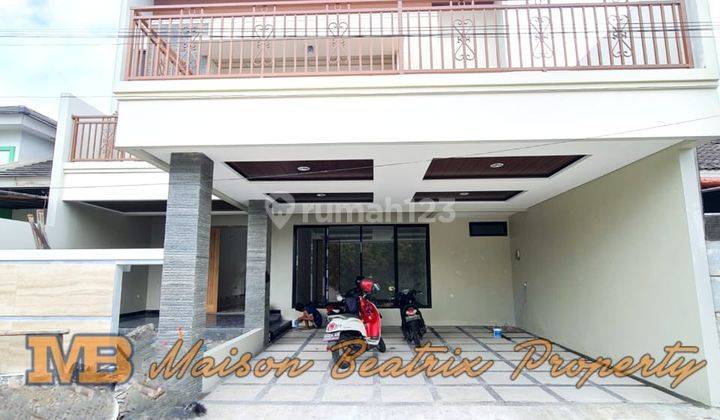 Dijual Rumah Mewah Dengan Swimming Pool, Lokasi Sangat Strategis  1