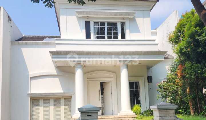 FOR RENT: SEMI-FURNISHED LUXURY HOUSE IN A SUPER STRATEGIC LOCATION AT DE PARK - BSD