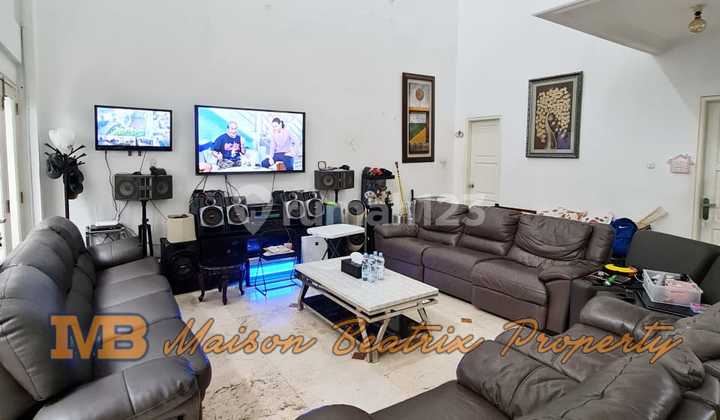 Rumah Mewah + Swimming Pool Lokasi Sangat Strategis di Tebet Timur - Jakarta Selatan 2